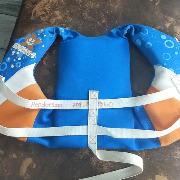 Life jacket - Picture 3 of 3
